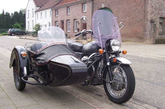 Luuk Vries' 1972 V7850 GT with 1983 Walter sidecar 